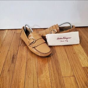 Salvatore Ferragamo Tan Calf Leather Kiltie Tassel Gancini Drivers Loafers 7 EE